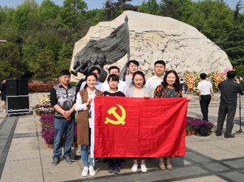 清明祭英烈，遺志永傳承—置業(yè)公司第一、第二黨支部組織開展祭掃烈士陵園活動