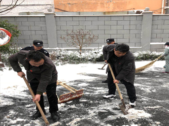 大雪不停，保障不止，第一黨支部組織黨員出動保障群眾出行路