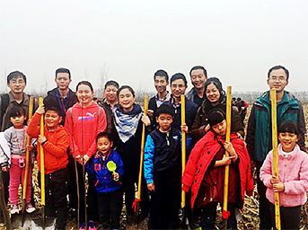 公司團(tuán)總支組織青年員工開展義務(wù)植樹活動