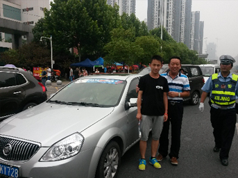 公司開展“愛心送考”活動(dòng)