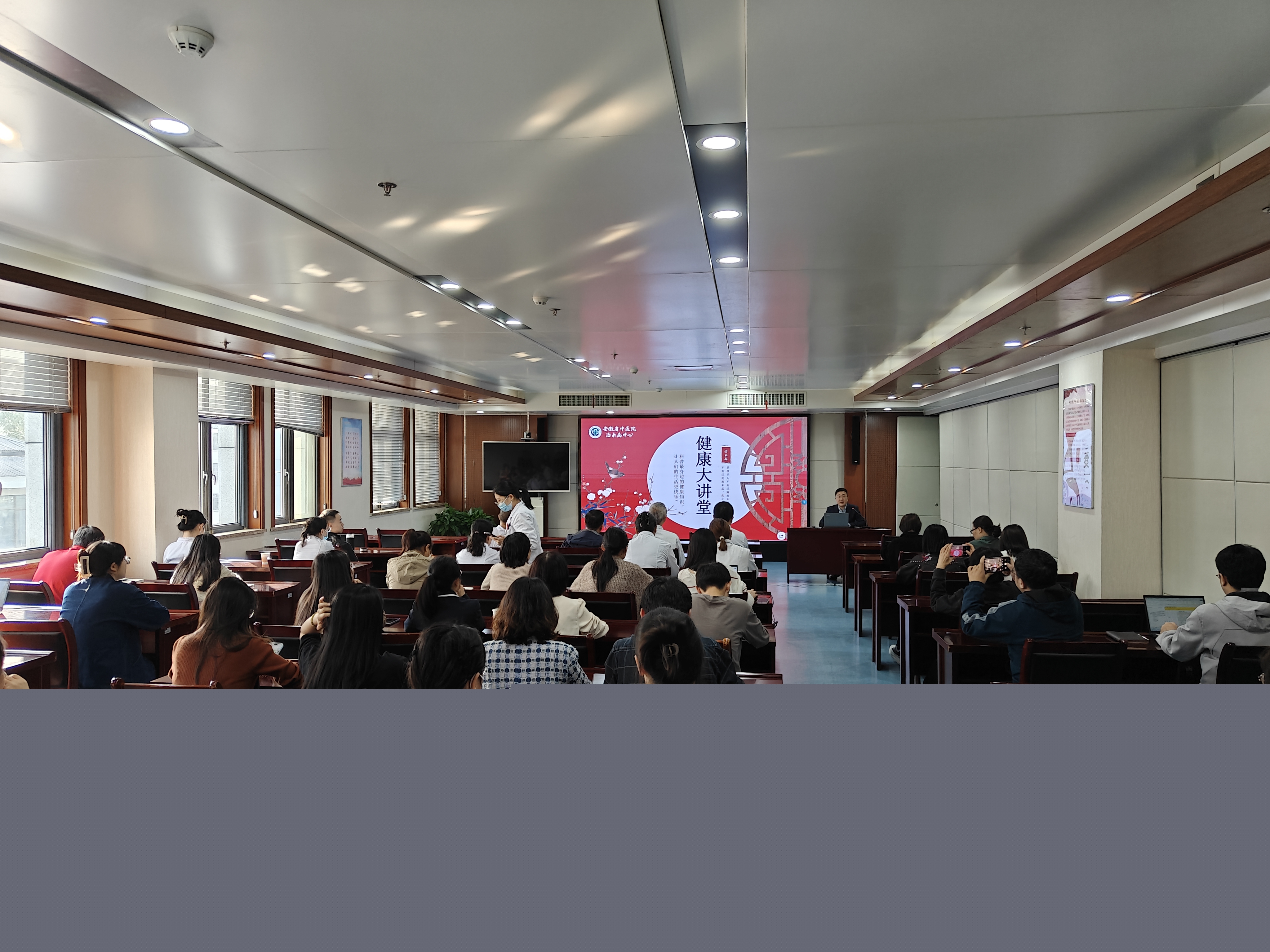 “義診暖人心，共筑健康夢”——皖投置業(yè)公司第三黨支部聯(lián)合安徽中醫(yī)藥大學(xué)第一附屬醫(yī)院治未病黨支部、皮膚科黨支部開展支部共建活動